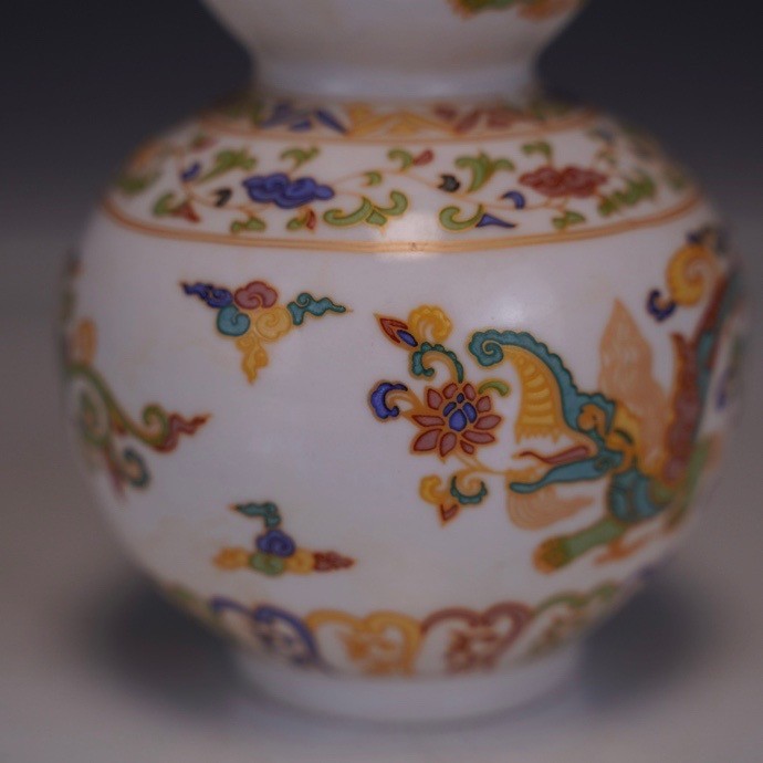 7" Chenghua Marked Doucai Porcelain beast Pattern gourd Flower Bottle Vase