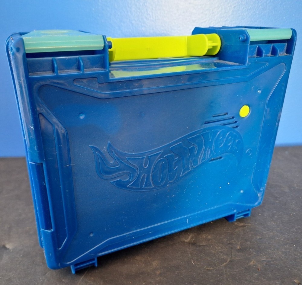 Micro Hot Wheels 2003 Shark Park Fold Up Case