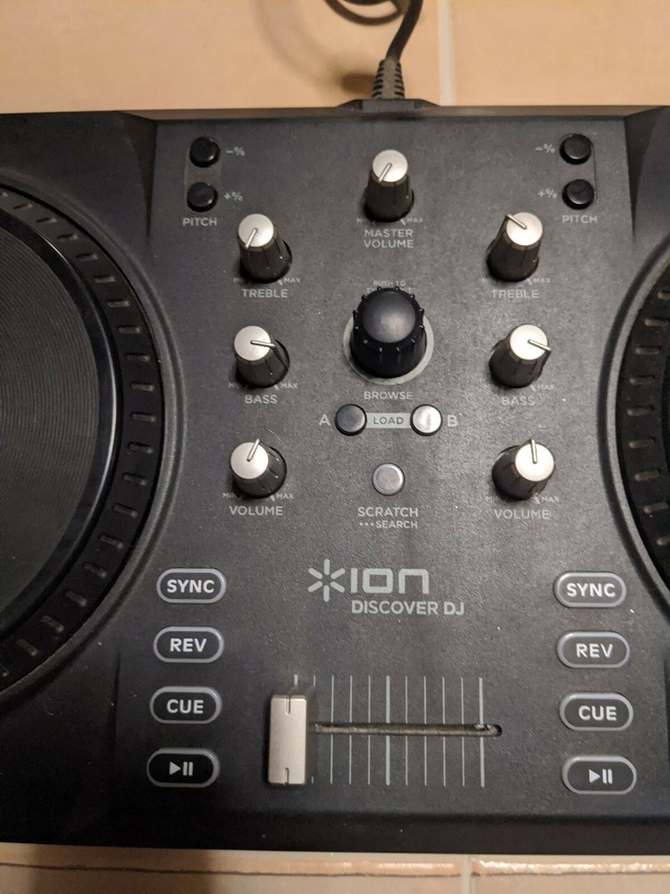 Ion Discover DJ Computer DJ System Dual Turntable USB Controller Scratch MP3s