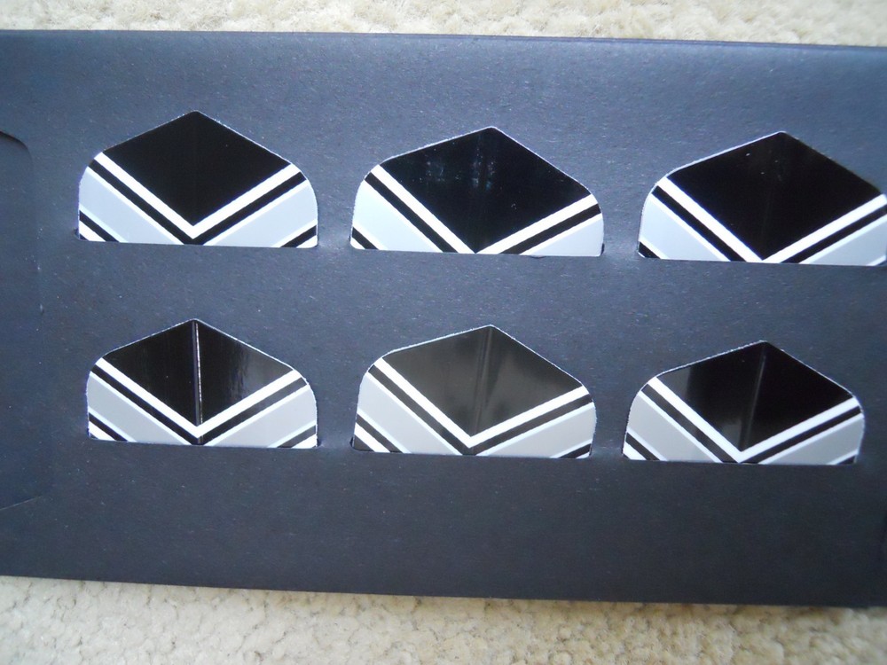 3 Dart Set. Appears never used.