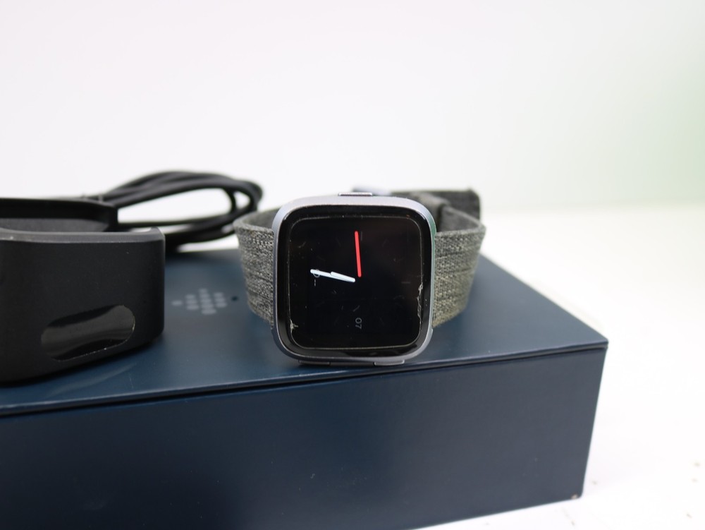 Fitbit Versa Watch FB505