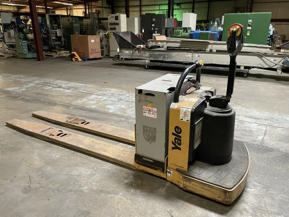 8000 lbs Yale Electric Pallet Jack