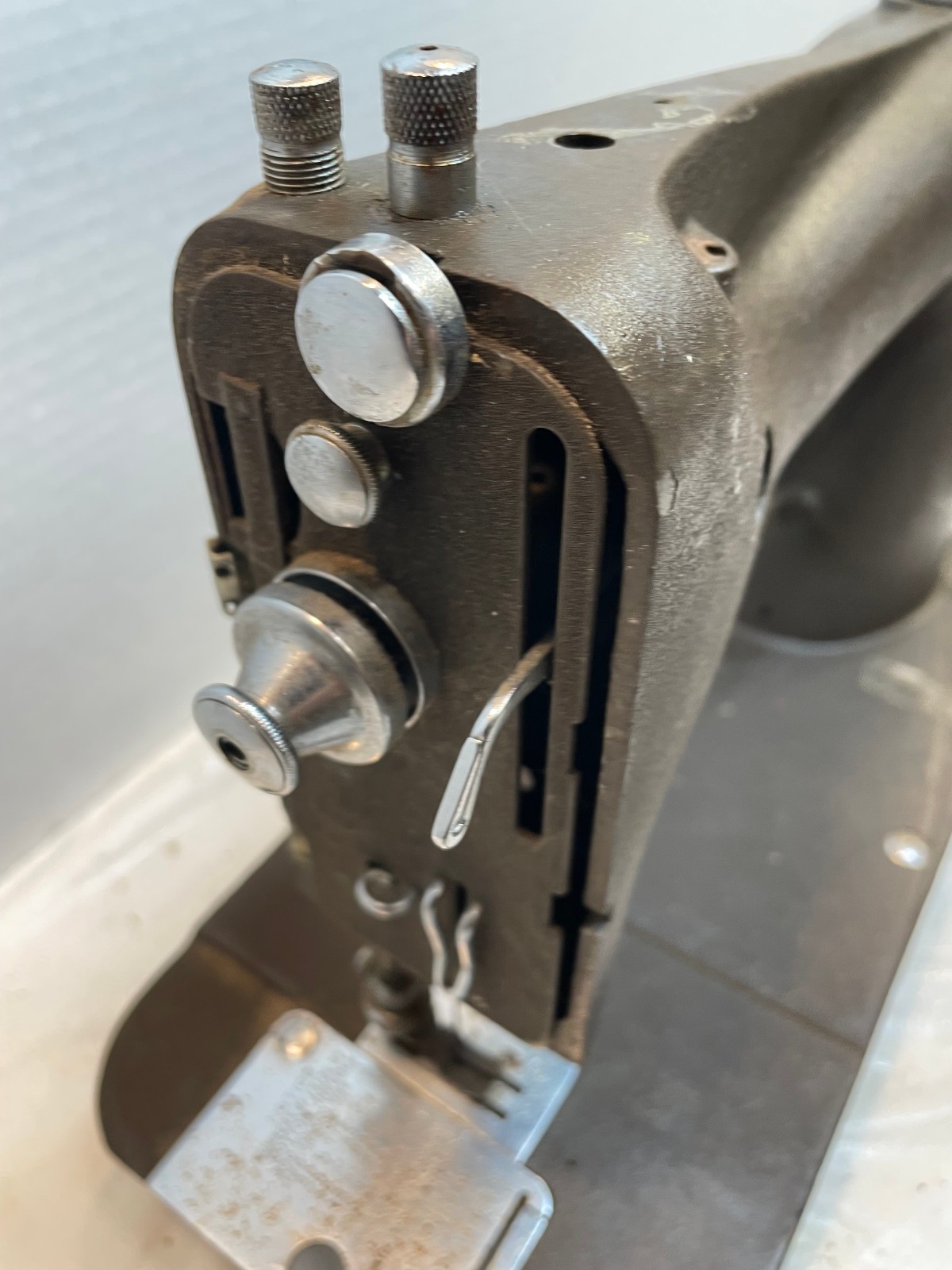 Montgomery Ward Model 30 Streamliner Electric sewing machine - Parts or Repair