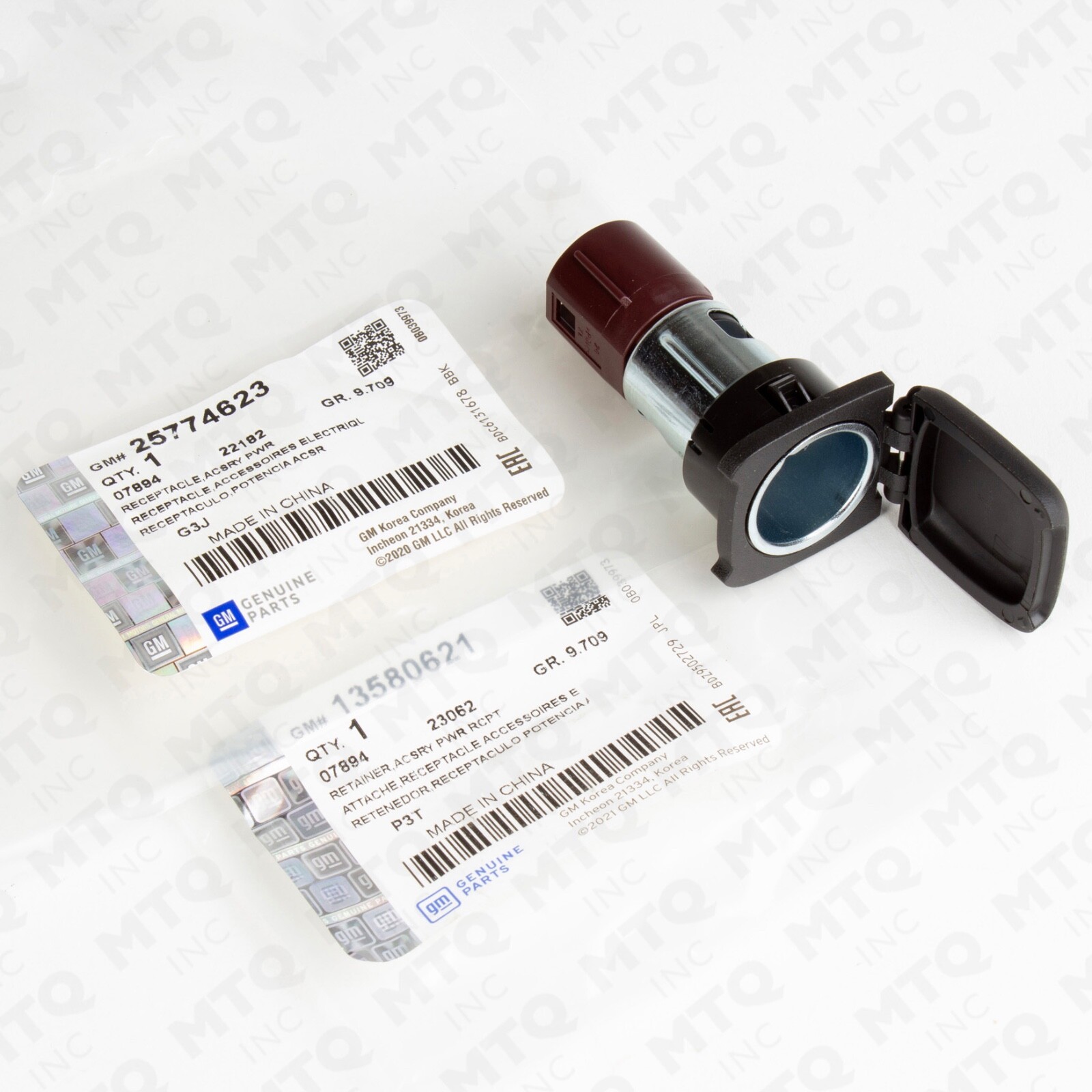 Genuine GM Accessory Power Receptacle with Cover 25774623, 13580621/13549530