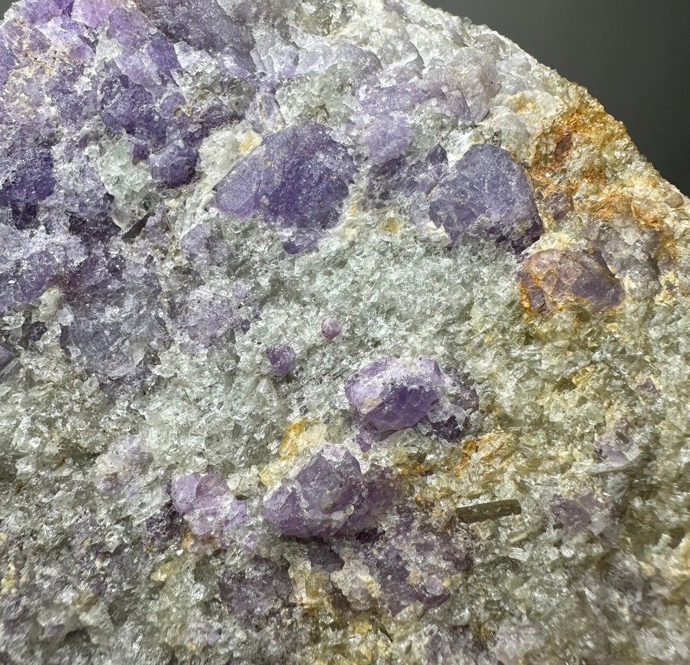 752 Gr. Fluorescent Phosphorescent Tenebrescent Hackmanite Crystals, Unknown