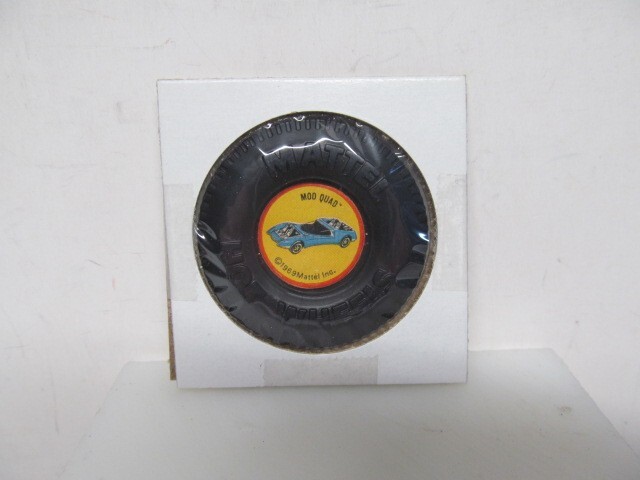 Hot Wheels RED LINE  Plastic Button w/ Tab - MOD QUAD