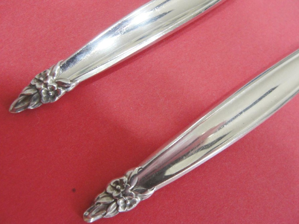 2 pc 1847 Rogers Bros International Silver Plate Garland Pattern BonBon Cocktail