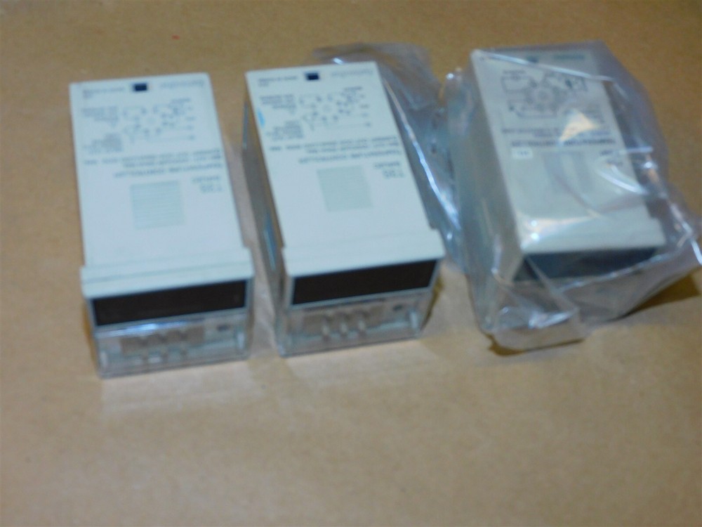 Autonics T35 DIGITAL Temperature Controller 3pcs in LOT NEW