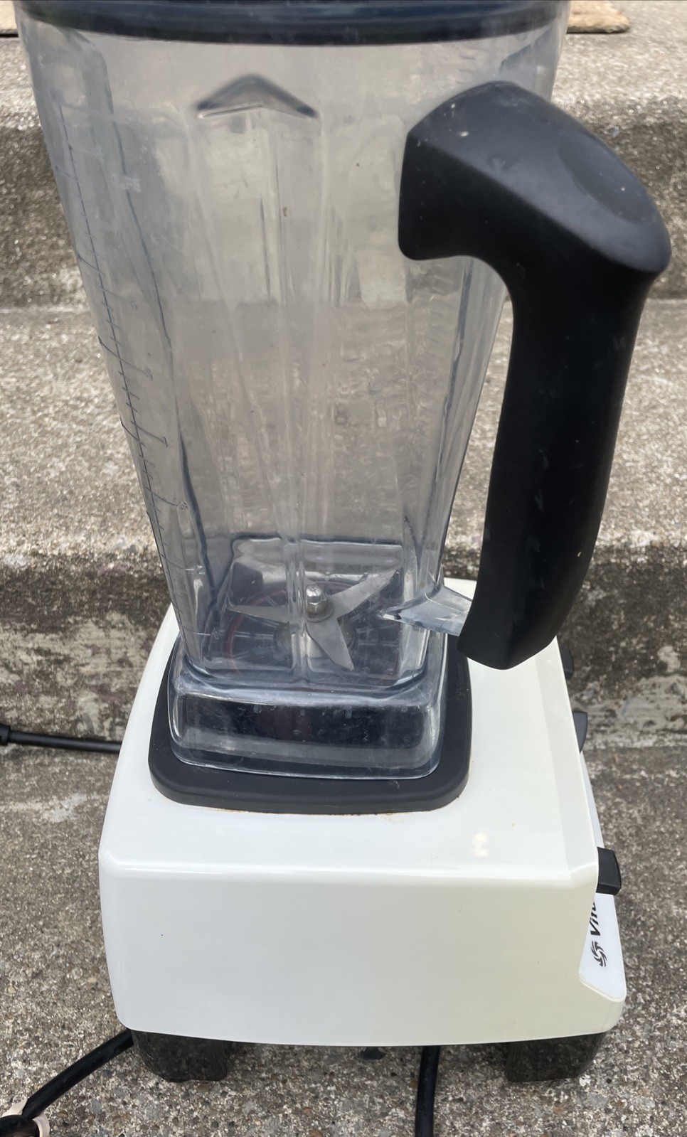 Vitamix Creations GC, White, 64 Oz Pitcher. VM0103D 10 Speed Blender