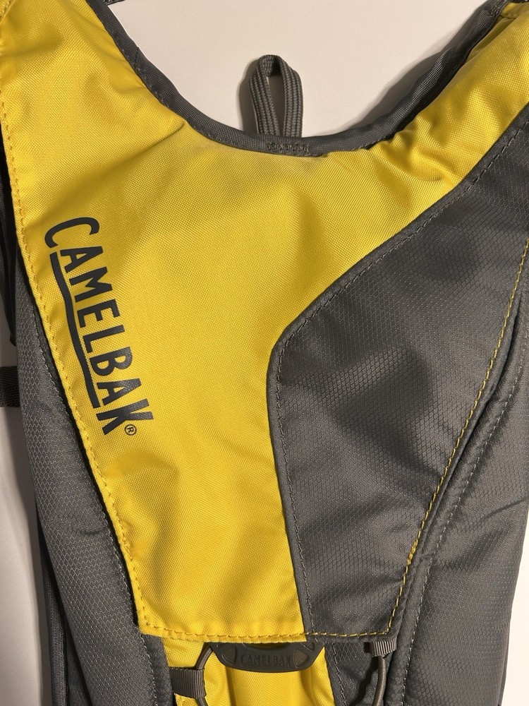 Camelbak Classic Yellow Gray Backpack Hydration Pouch Excellent Condition