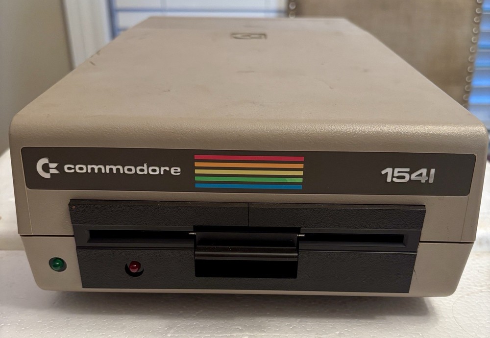 VINTAGE COMMODORE 64 FLOPPY/DISK DRIVE MODEL 1541 In Original Box