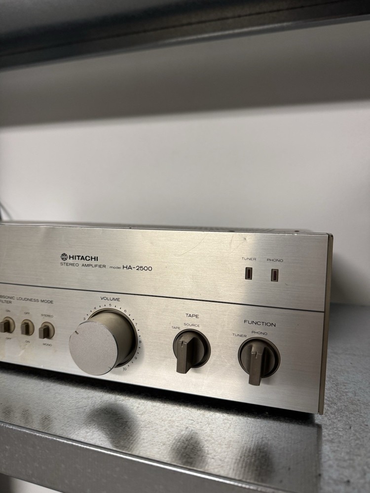 HITACHI STEREO AMPLIFIER model HA-2500