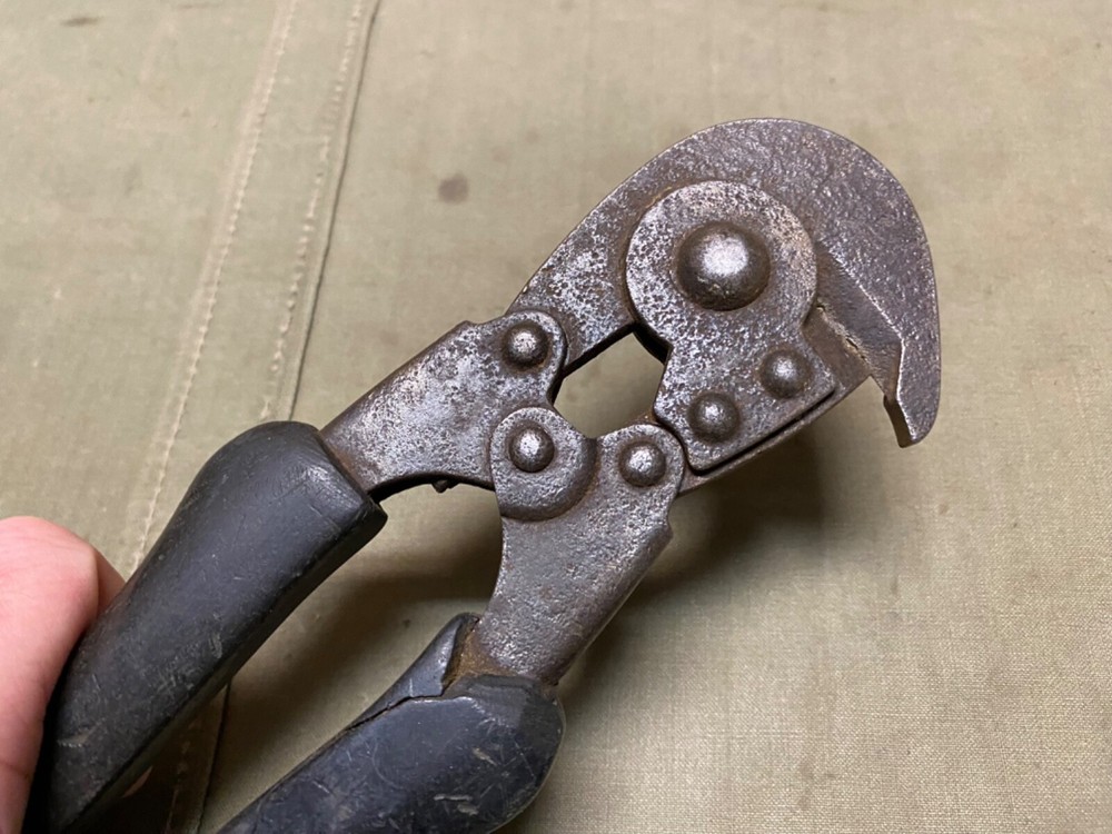 ORIGINAL WWII US ARMY M1938 WIRE CUTTERS-DATED 1944
