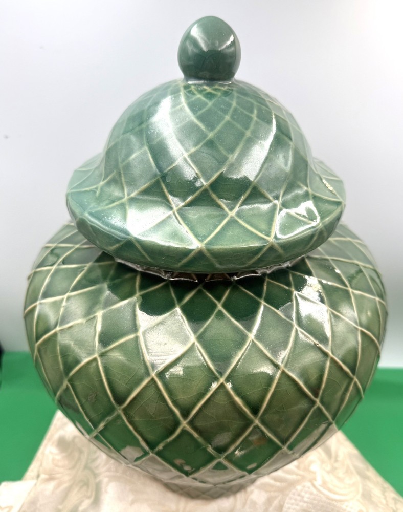 Beautiful Large Green Diamond Cut Pattern Ginger Jar