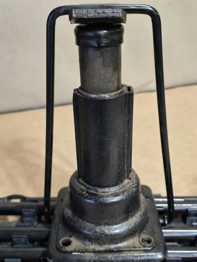 2000 2011 FORD RANGER EXTENDED CAB JACK WITH TOOLS