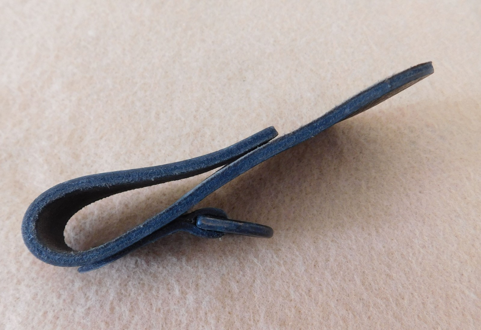 ORIGINAL WWII GERMAN LUFTWAFFE DAGGER TEAR DROP BELT HANGER