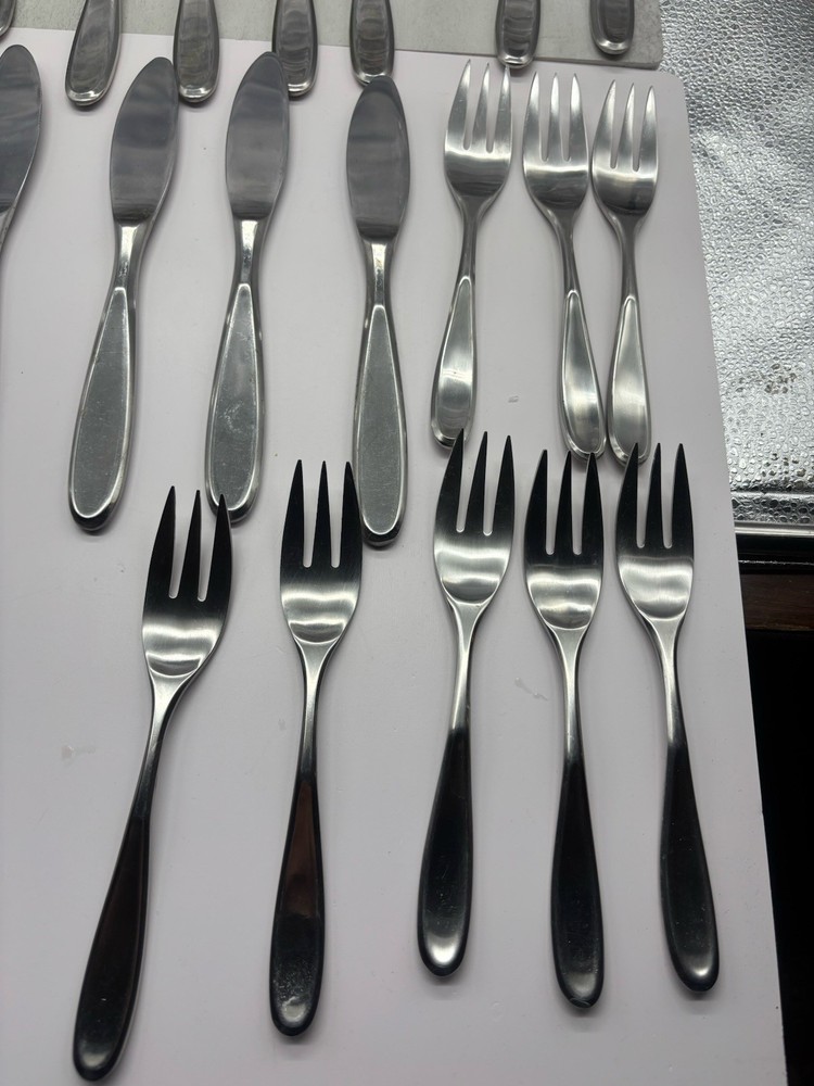 Retroneu Everyday Contour Flatware Set (39 Pc) Incomplete READ