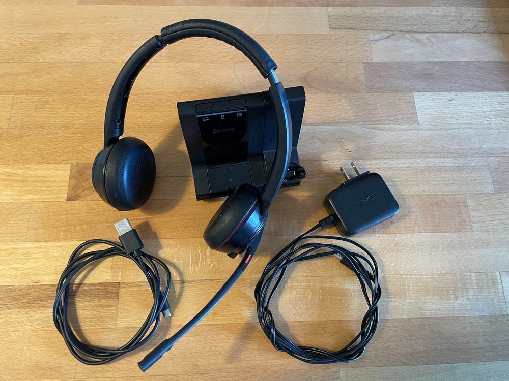 Plantronics Poly Savi 8200 base and headset