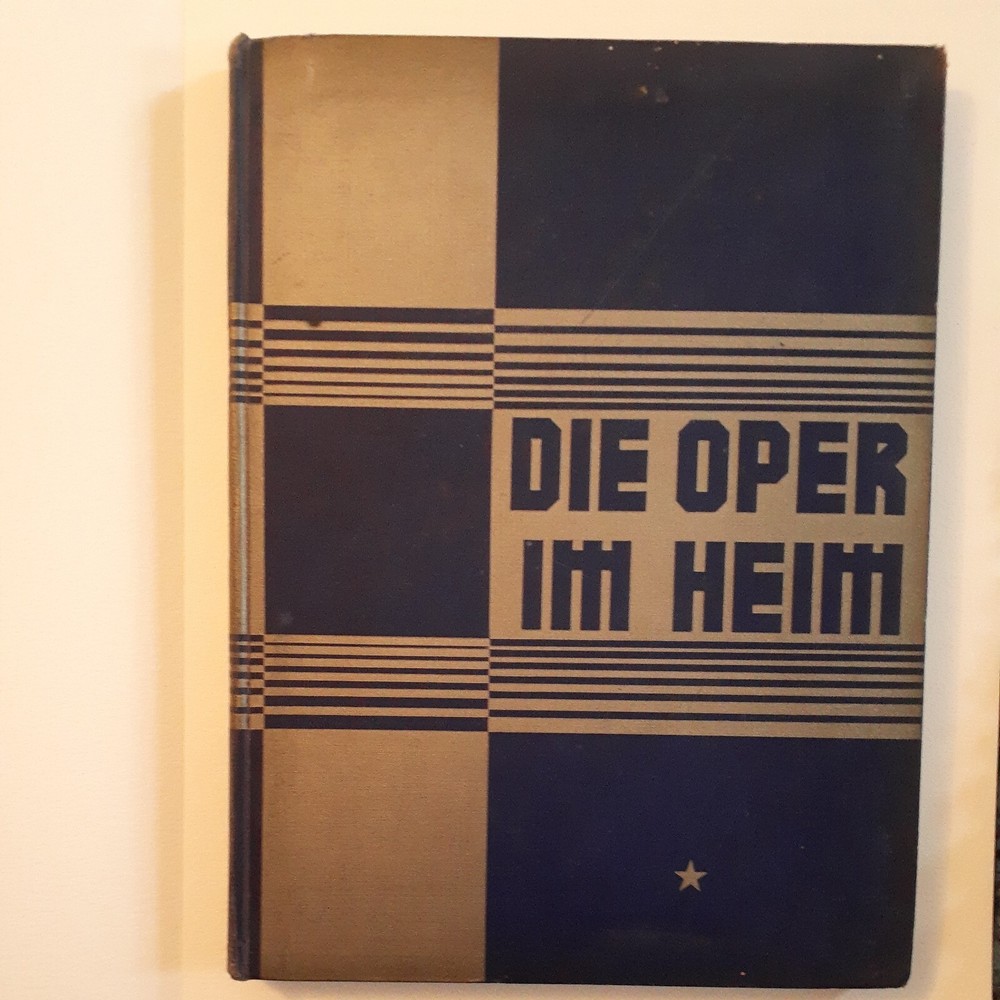 DIE OPER IM HEIM
