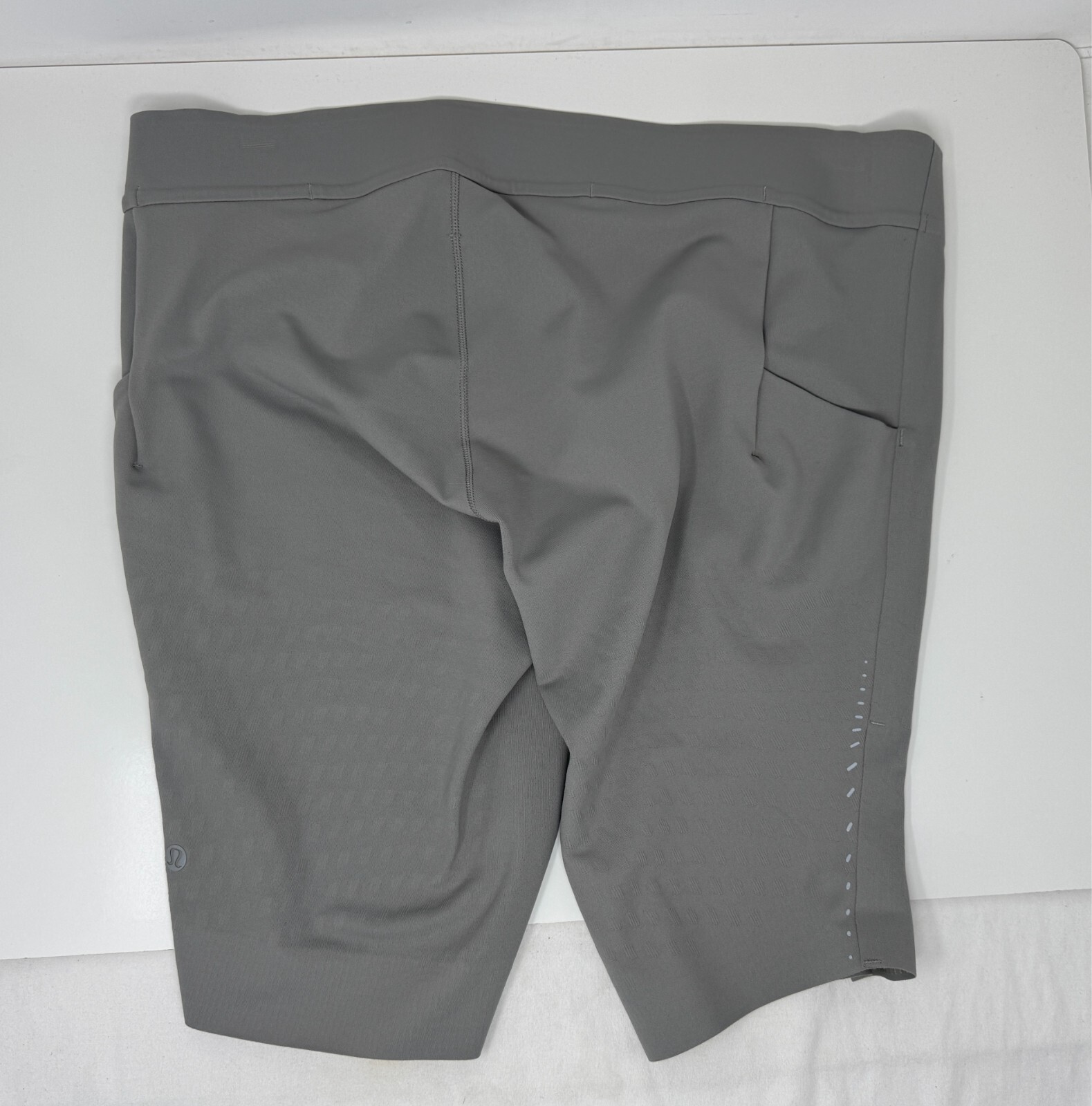 Lululemon Men’s Senseknit Running Short 10" Size M Gull Gray Tight Fit
