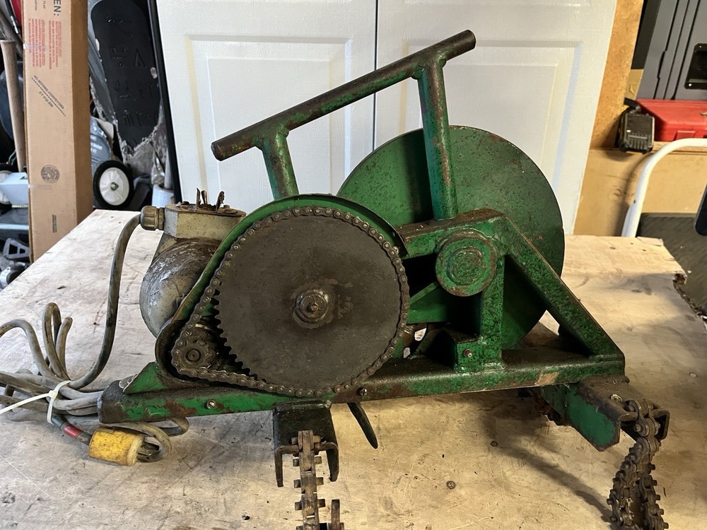 Greenlee 640 4000lb Tugger Wire Cable Puller W/ Chains Used Missing Inner Chain