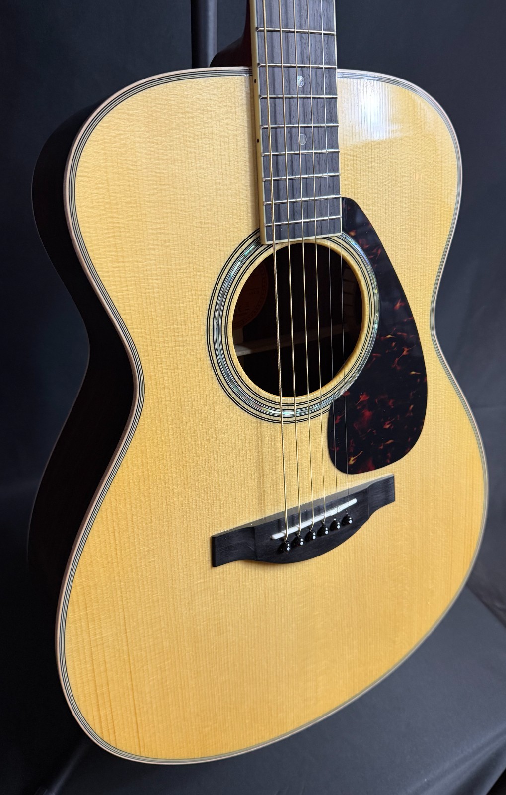 Yamaha LS16 ARE Grand Concert Acoustic-Electric Guitar Gloss Natural w Soft Case