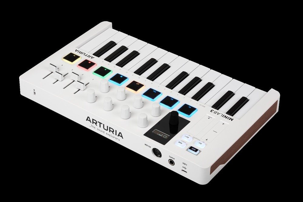 Arturia MiniLab 3 Plug-And-Play MIDI Controller
