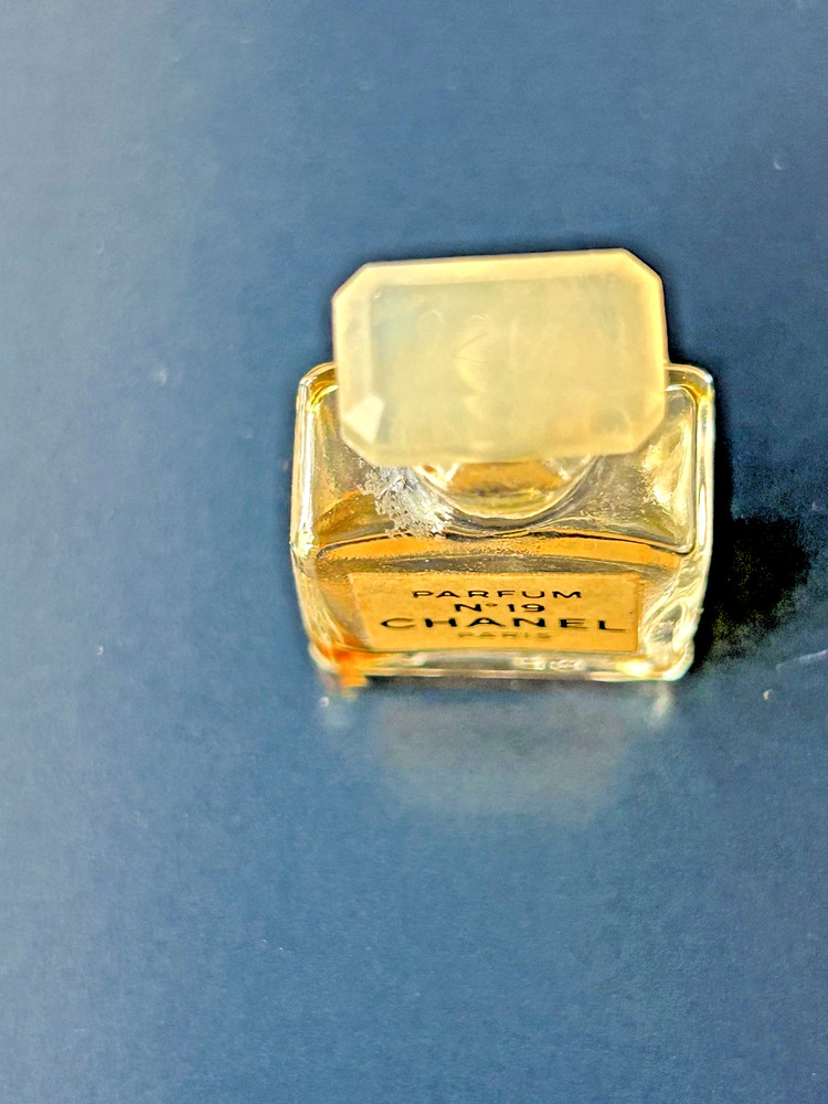 Vintage 80's CHANEL No. 19 Parfum mini rectangular perfume bottle 1.5ml