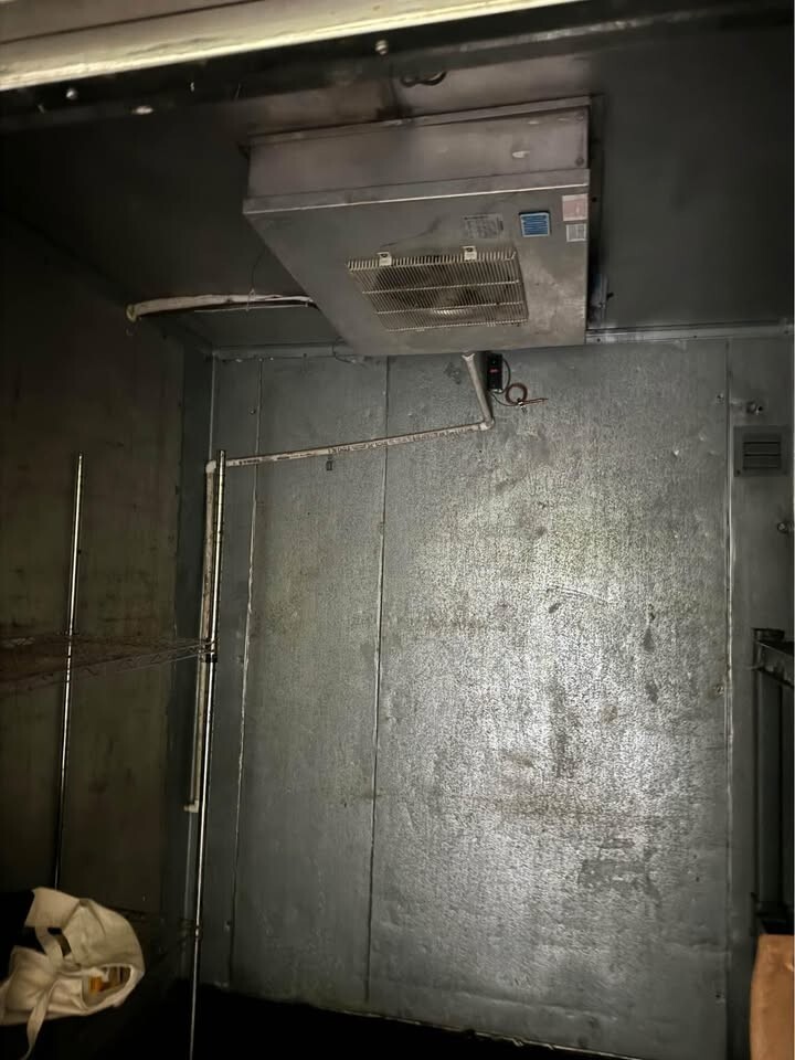 used 8ft x 8ft x8ft complete walk in cooler with compressor