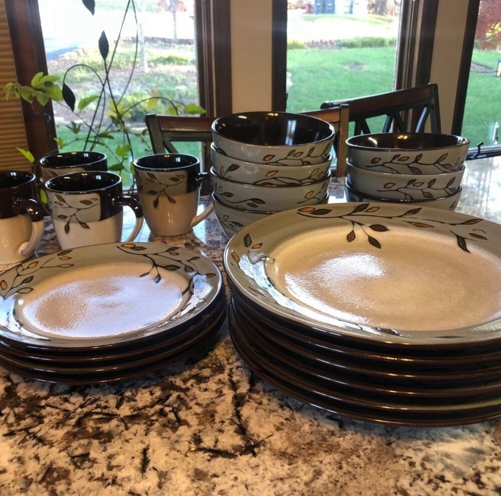 Pfaltzgraff Rustic Leaves PLUS  extra plates/bowls