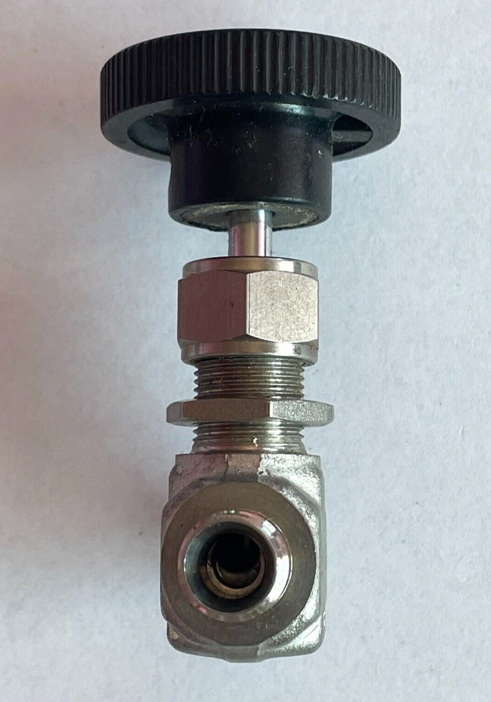 WHITEY SS-1RS4 STAINLESS STEEL BONNET ANGLE PATTERN NEEDLE VALVE