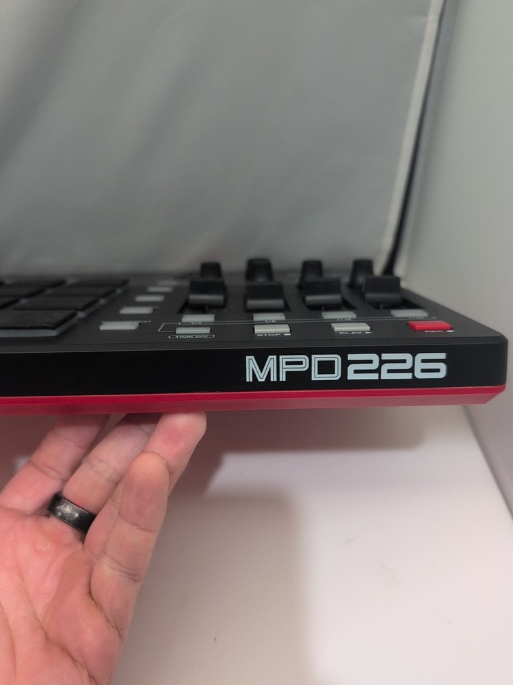 AKAI PROFESSIONAL MPD226 - 16-PAD USB STUDIO CONTROLLER INTERFACE Tested