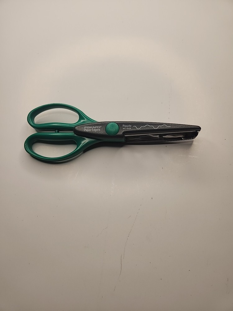 Fiskars Paper Edgers Ripple Wide Pattern Papercrafting Scrapbooking Scissors