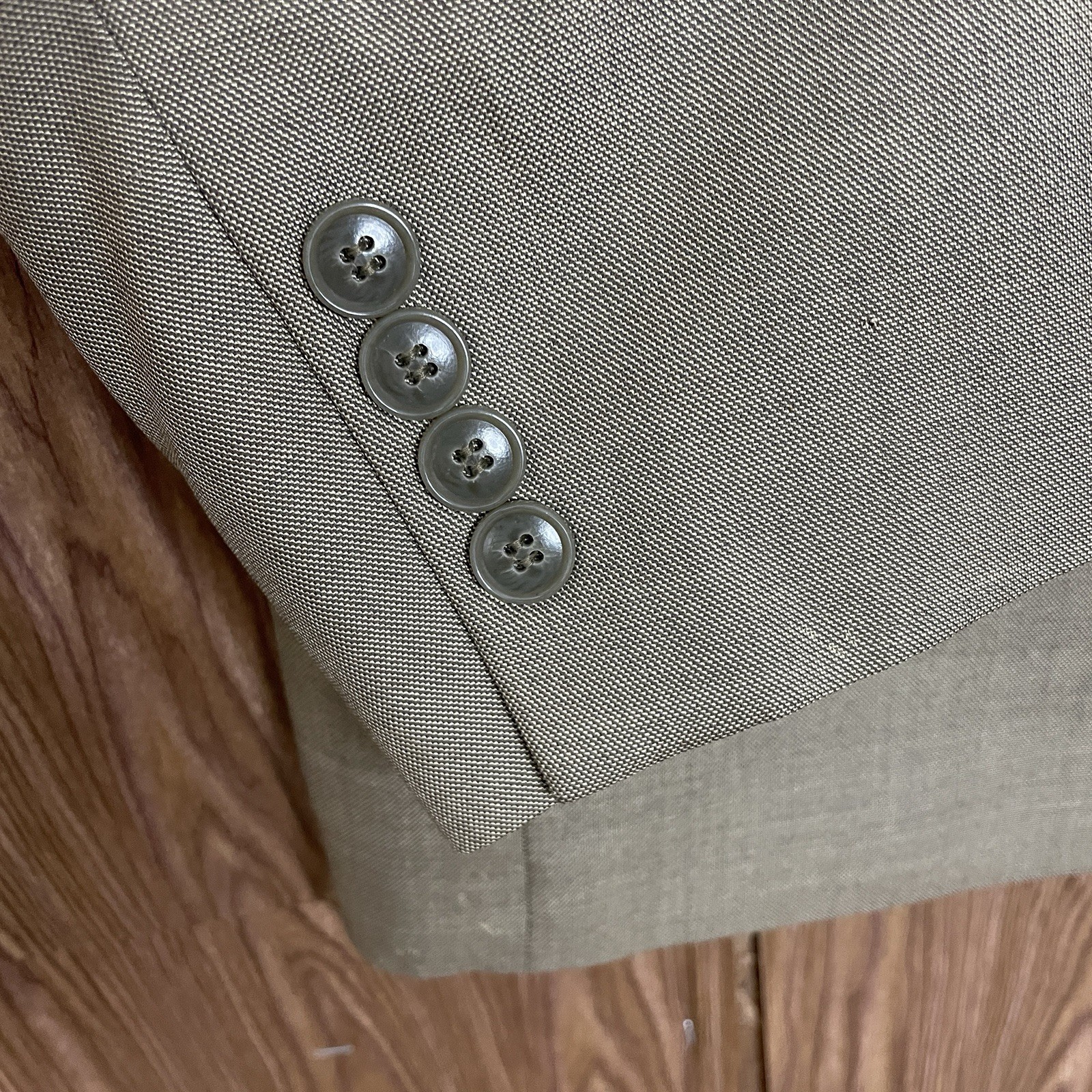 Jones New York 2 Piece Suit Mens 40S 32x30 Beige Solid Wool Silk Three Buttons