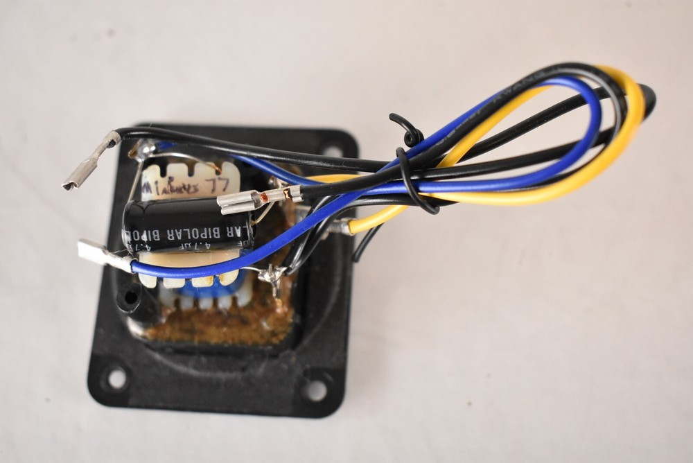 Single REALISTIC MINIMUS 77 Speaker Binding Post Crossover 40-2054