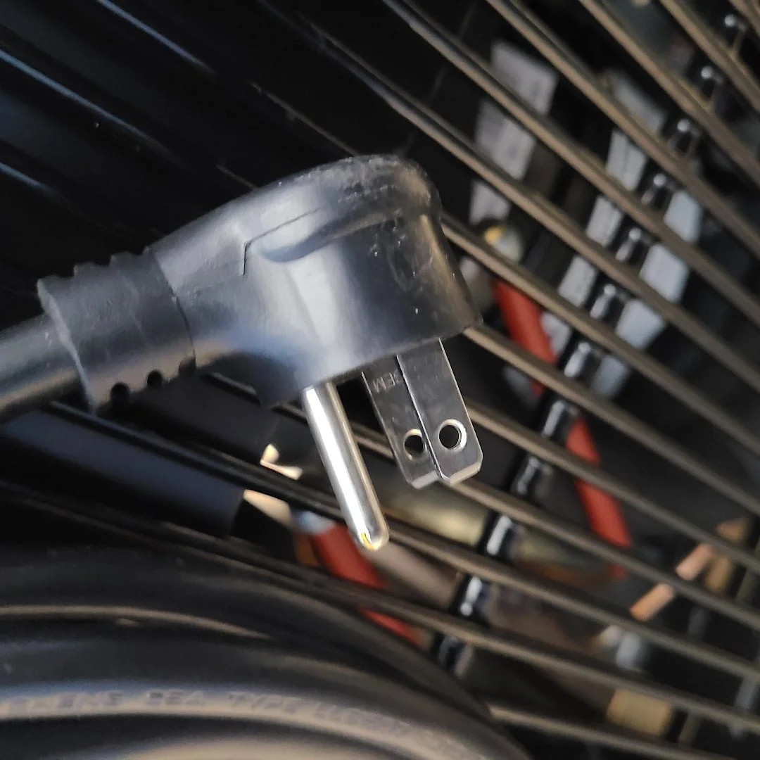 True GDM-10-HC~TSL01 Glass Merchandiser Refrigerator (Scratch & Dent 0947)