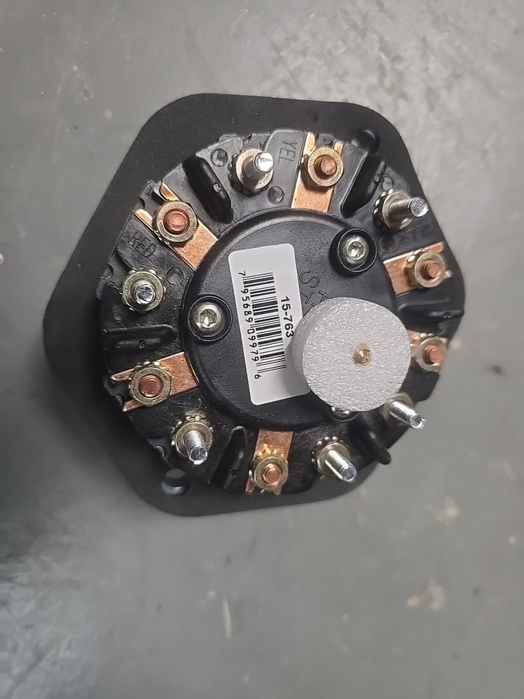 Phillips 7-Way Split Pin Extended Barrelwith 30A Circuit Breakers