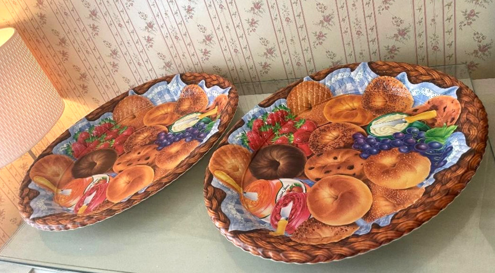 2 Serving Platter 17.5 x 14.25 Reusable Plastic Wicker Basket Bagel Pattern