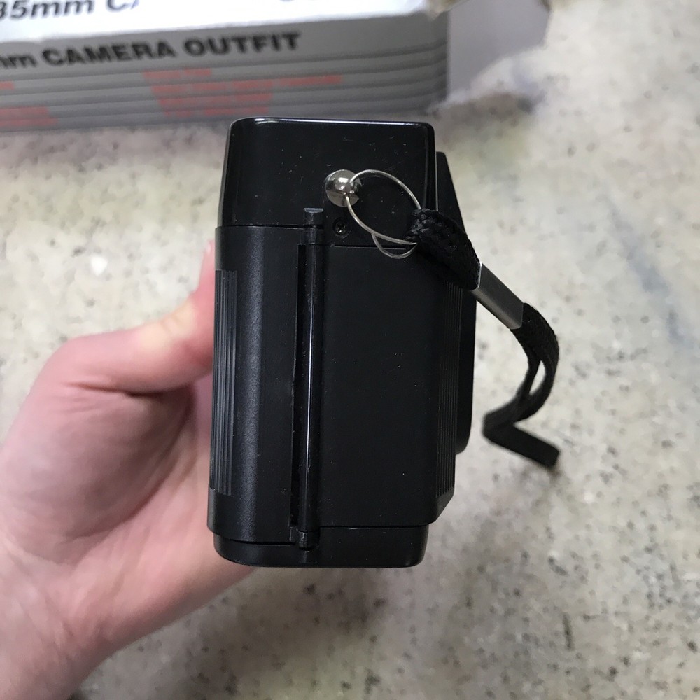Argus 100 Point & Shoot 35mm Camera W/Flash - Untested - Flash Charges Fast Ship