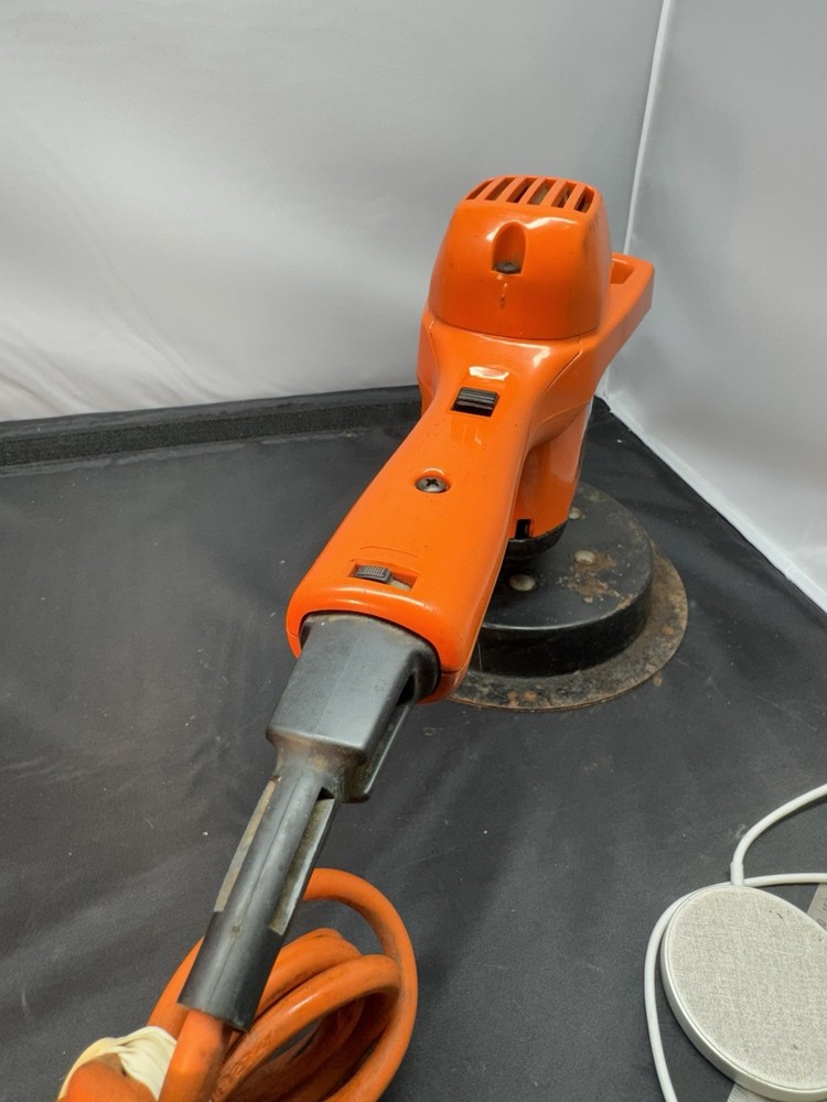 Black And Decker 8" Random Orbit Polisher Model No. 7962 - WORKING!! -