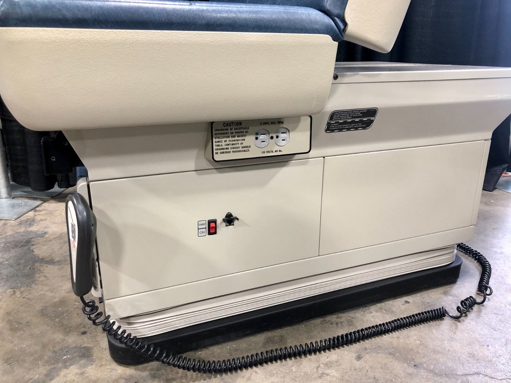Midmark 405 Barrier Free Power Exam Table with Hand Controller