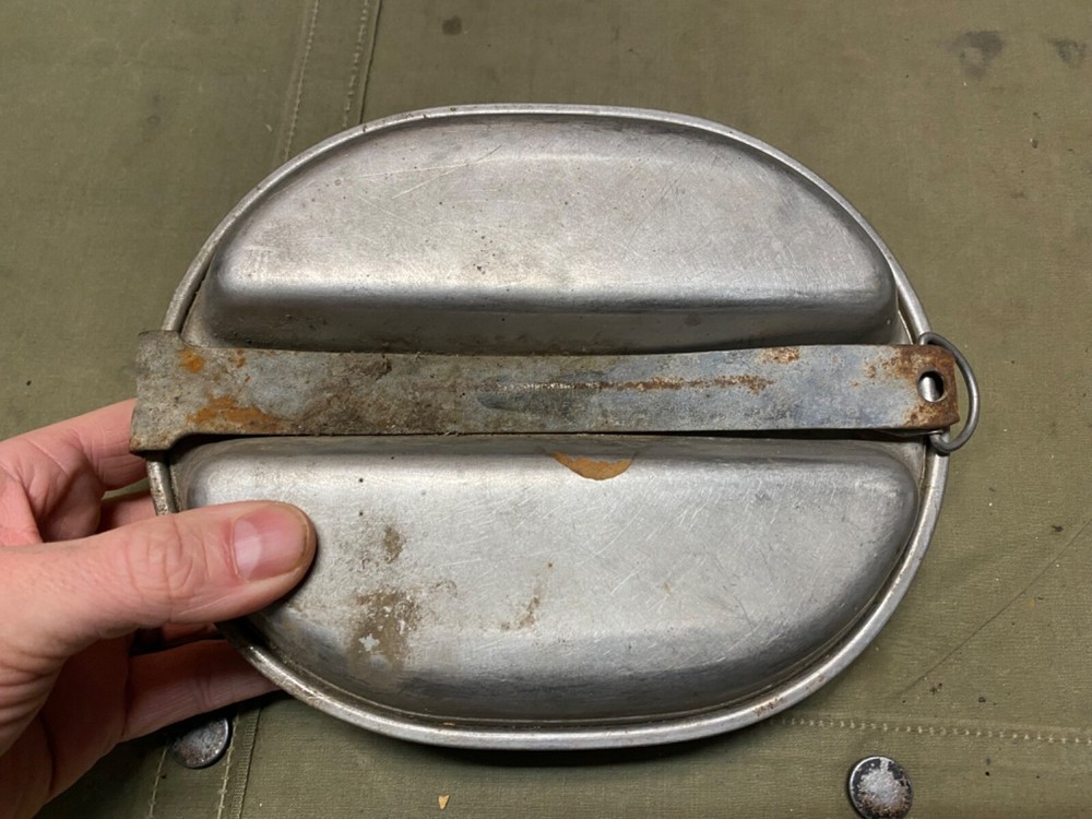 ORIGINAL WWII US ARMY INFANTRY M1942 MESS KIT--MASSILLON AL CO., 1945