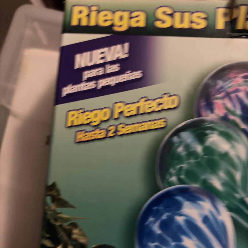 NEW IN THE BOX AQUA GLOBES 2 PACK
