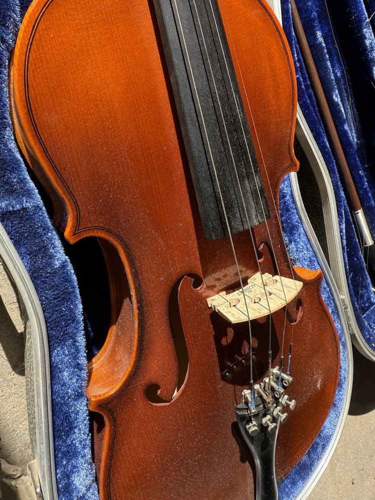 Full-Size 4/4 Student Violin Outfit - Aubert Bridge - Includes Hard Case & Bow
