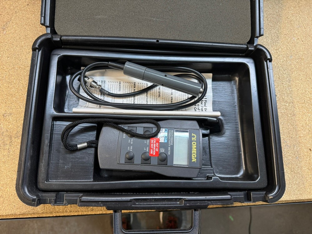 Omega CDH-933 Multi-Range Conductivity Meter w/ Case & Manual