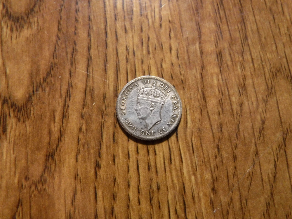 NEW FOUNDLAND 5 CENT 1941 SILVER COIN (944)