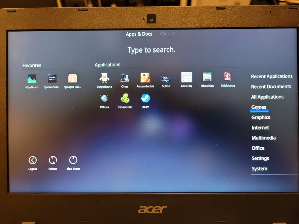 Netrunner Desktop Bootable on 16G USB Stick!