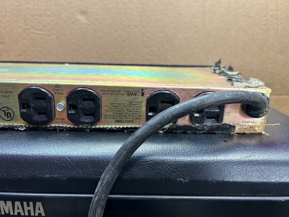 Furman PL-8 Power Conditioner & Light Module