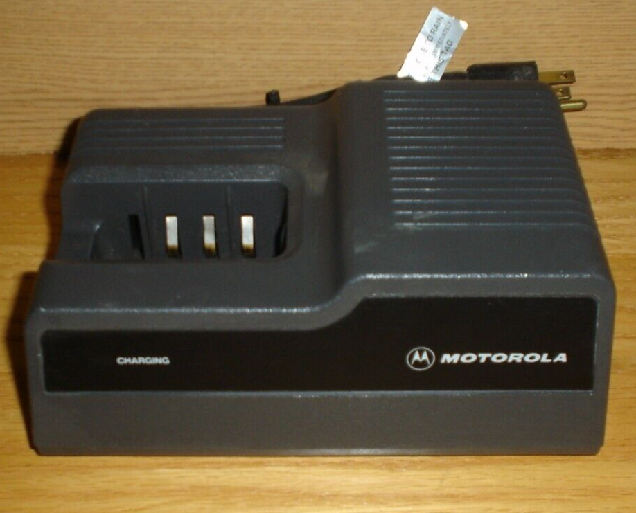 Motorola NTN4635B Battery Charger
