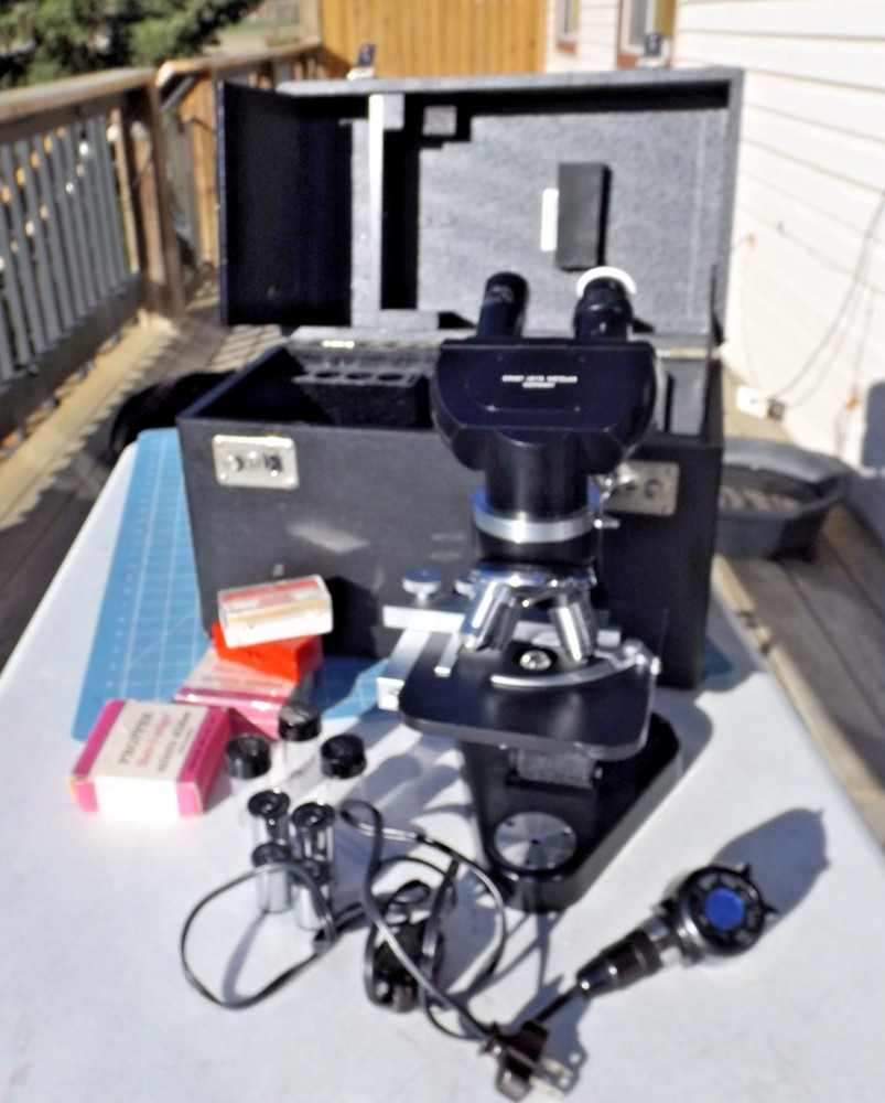 Used Ernst Leitz Wetzlar Microscope w/ case & lens & light